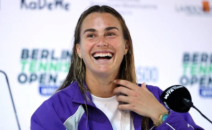 Sport Bilder des Tages Aryna Sabalenka (BLR) lachend im Interview bei Pressekonferenz HYLO Berlin Tennis Open Damen auf Rasen 19.06.2025