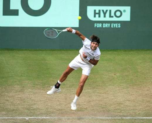 photo : der Argentinier Tomas Martin ETCHEVERRY ( ganz in Weiss) besiegt Andrey Rublev in 3 spannenden Sätzen) Tennis-Turnier Terra Wortmann Cup im Gerry Weber Sportpark (OWL-Arena) in Halle Westfalen am Do. 19.06.2025