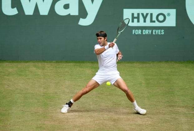 photo : der Argentinier Tomas Martin ETCHEVERRY ( ganz in Weiss) besiegt Andrey Rublev in 3 spannenden Sätzen) Tennis-Turnier Terra Wortmann Cup im Gerry Weber Sportpark (OWL-Arena) in Halle Westfalen am Do. 19.06.2025