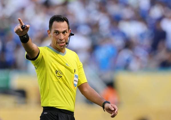 Miami Gardens, USA, 18th June 2025. Referee Facundo Tello during the Real Madrid vs Al Hilal FIFA Club World Cup match at Hard Rock Stadium, Miami Gardens. Picture credit should read: David Klein Sportimage EDITORIAL USE ONLY. No use with unauthorised audio, video, data, fixture lists, club league logos or live services. Online in-match use limited to 120 images, no video emulation. No use in betting, games or single club league player publications. SPI_182_DK_Madrid_Al_Hilal SPI-3986-0179