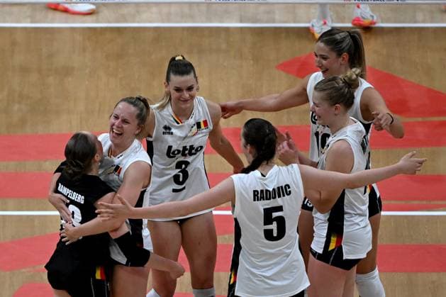 Belgium v Dominican Republic - FIVB Volleyball Nations League ISTANBUL, TURKIYE - JUNE 19: Players of Belgium celebrate after a score during FIVB Women s Nations League (VNL) 2nd week volleyball match between Belgium and Dominican Republic at Sinan Erdem Dome in Istanbul, Turkiye on June 19, 2025. Ahmet Okatali Anadolu Istanbul Turkey. Editorial use only. Please get in touch for any other usage.  Copyright: x2025xAnadoluxAhmetxOkatalix