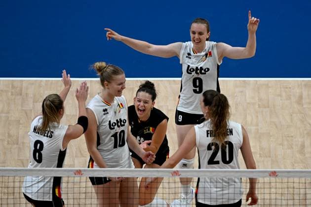 Belgium v Dominican Republic - FIVB Volleyball Nations League ISTANBUL, TURKIYE - JUNE 19: Players of Belgium celebrate after a score during FIVB Women s Nations League (VNL) 2nd week volleyball match between Belgium and Dominican Republic at Sinan Erdem Dome in Istanbul, Turkiye on June 19, 2025. Ahmet Okatali Anadolu Istanbul Turkey. Editorial use only. Please get in touch for any other usage.  Copyright: x2025xAnadoluxAhmetxOkatalix