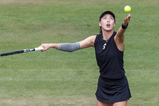 Tennis: WTA, Tennis Damen Tour, Einzel, Damen, Achtelfinale, Coco Gauf (USA) - Xinyu Wang (China), Steffi-Graf-Stadion. Xinyu Wang (China) retourniert einen Ball. Tennis: WTA-Tour