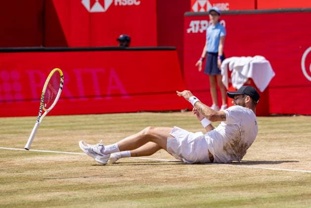 Tennis - 2025 ATP, Tennis Herren Men™s HSBC Championships - Quarter-final - Jacob Fearnley (GBR) vs Corentin Moutet (FRA) - The Queen™s Club - Thursday 19th June 2025 Corentin Moutet (FRA) takes a tumble on the grass as he slips trying to make the return Colorsport Daniel Bearham  csp_ten_quM_db_19062025_