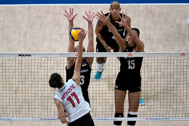 Turkiye v Canada - FIVB Volleyball Nations League ISTANBUL, TURKIYE - JUNE 19: Deniz Uyanik (15) of Turkiye in action against Andrea Mitrovic (11) of Canada during the FIVB Women s Nations League (VNL) 2nd week volleyball match between Turkiye and Canada at Sinan Erdem Dome in Istanbul, Turkiye on June 19, 2025. Ahmet Okatali Anadolu Istanbul Turkey. Editorial use only. Please get in touch for any other usage.  Copyright: x2025xAnadoluxAhmetxOkatalix