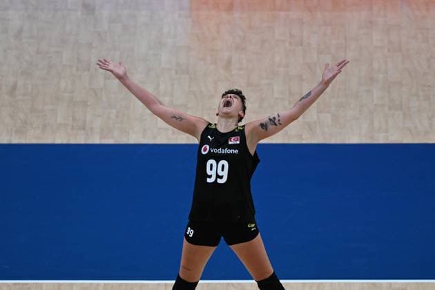 Turkiye v Canada - FIVB Volleyball Nations League ISTANBUL, TURKIYE - JUNE 19: Ebrar Karakurt of Turkiye celebrates during the FIVB Women s Nations League (VNL) 2nd week volleyball match between Turkiye and Canada at Sinan Erdem Dome in Istanbul, Turkiye on June 19, 2025. Ahmet Okatali Anadolu Istanbul Turkey. Editorial use only. Please get in touch for any other usage.  Copyright: x2025xAnadoluxAhmetxOkatalix