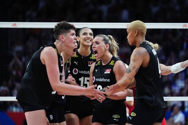 Turkiye v Canada - FIVB Volleyball Nations League ISTANBUL, TURKIYE - JUNE 19: Players of Turkiye celebrate during the FIVB Women s Nations League (VNL) 2nd week volleyball match between Turkiye and Canada at Sinan Erdem Dome in Istanbul, Turkiye on June 19, 2025. Hakan Akgun Anadolu Istanbul Turkey. Editorial use only. Please get in touch for any other usage.  Copyright: x2025xAnadoluxHakanxAkgunx