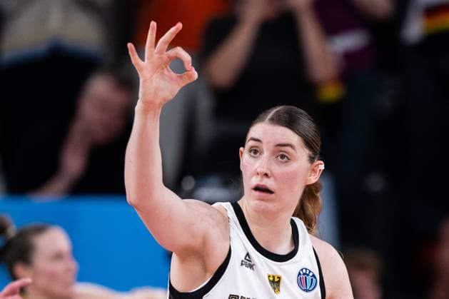250619 Luisa Geiselsoder of Germany celebrates during the FIBA Women s Eurobasket 2025 match between Germany and Sweden on June 19, 2025 in Hamburg. Photo: Emma Wallskog BILDBYRAN COP 320 EW0535 basket basketball basket-em basket-em 2025 em fiba womens eurobasket 2025 european championships germany tyskland sverige sweden dam bbeng jubel Copyright: EMMAxWALLSKOG BB250619EW072