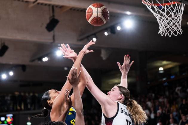 250619 Nathalie Fontaine of Sweden and Luisa Geiselsoder of Germany during the FIBA Women s Eurobasket 2025 match between Germany and Sweden on June 19, 2025 in Hamburg. Photo: Emma Wallskog BILDBYRAN COP 320 EW0535 basket basketball basket-em basket-em 2025 em fiba womens eurobasket 2025 european championships germany tyskland sverige sweden dam bbeng Copyright: EMMAxWALLSKOG BB250619EW103
