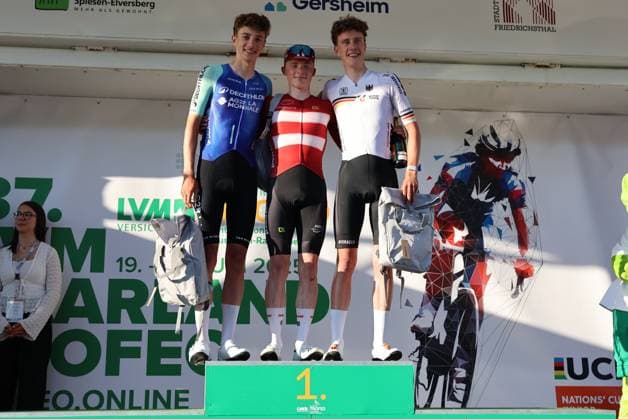 19.06.2025, Radsport, Internationales Junioren-Radrennen 37. LVM Saarland Trofeo, 1. Etappe, 1. Platz: Noah Lindholm Miller Andersen (Dänemark), 2. Platz: Steff van Kerckhove (Decathlon AG2R), Zeno Levi Winter (Deutschland) Elversberg Ursapharm-Arena an der Kaiserlinde Saarland Deutschland (DEU) Copyright: xSebastianxBachx