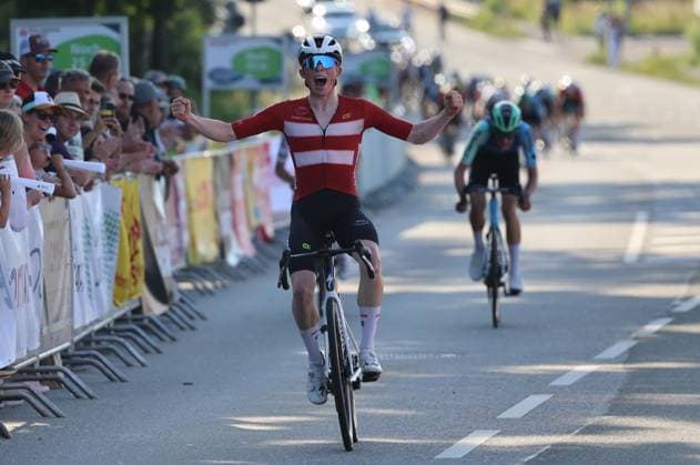19.06.2025, Radsport, Internationales Junioren-Radrennen 37. LVM Saarland Trofeo, 1. Etappe, Der Sieger Noah Lindholm Miller Andersen (Dänemark) Elversberg Ursapharm-Arena an der Kaiserlinde Saarland Deutschland (DEU) Copyright: xSebastianxBachx