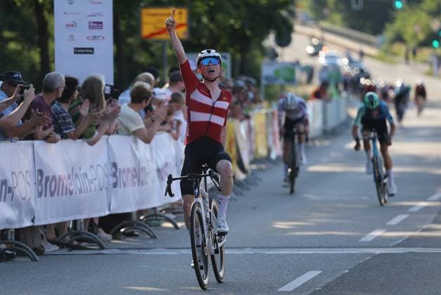 19.06.2025, Radsport, Internationales Junioren-Radrennen 37. LVM Saarland Trofeo, 1. Etappe, Der Sieger Noah Lindholm Miller Andersen (Dänemark) Elversberg Ursapharm-Arena an der Kaiserlinde Saarland Deutschland (DEU) Copyright: xSebastianxBachx