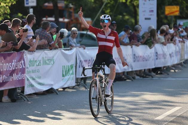 19.06.2025, Radsport, Internationales Junioren-Radrennen 37. LVM Saarland Trofeo, 1. Etappe, Der Sieger Noah Lindholm Miller Andersen (Dänemark) Elversberg Ursapharm-Arena an der Kaiserlinde Saarland Deutschland (DEU) Copyright: xSebastianxBachx