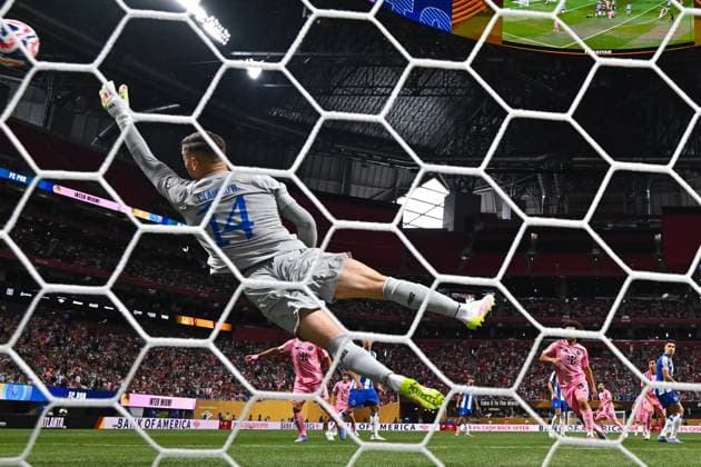 Sport Themen der Woche KW25 Sport Bilder des Tages (250620) -- ATLANTA, June 20, 2025 -- Lionel Messi (3rd R) of Inter Miami CF takes a free kick and scores during the Group A match between Inter Miami CF of the United States and FC Porto of Portugal at the FIFA Club World Cup 2025 in Atlanta, the United States, June 19, 2025. ) (SP)U.S.-ATLANTA-FOOTBALL-FIFA CLUB WORLD CUP-GROUP A-INTER MIAMI CF VS FC PORTO XuxChang 