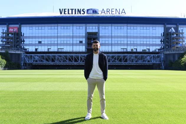 Sport Themen der Woche KW25 Sport Bilder des Tages Vorstellung von Miron Muslic beim FC Schalke 04 am 20.06.2025 in der Veltins Arena in Gelsenkirchen Miron Muslic ( Trainer Cheftrainer Schalke ) *** Presentation of Miron Muslic at FC Schalke 04 on 20 06 2025 at the Veltins Arena in Gelsenkirchen Miron Muslic Coach Head Coach Schalke xRx