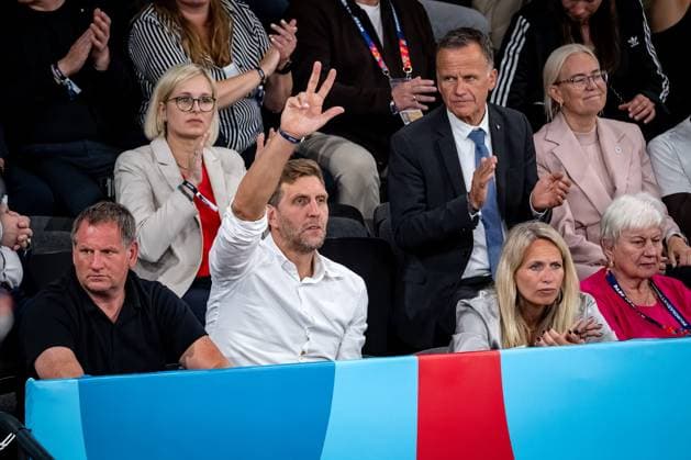 Basketball Hamburg 19.06.2025 FIBA Women™s Eurobasket 2025 Vorrunde Gruppe D Deutschland (GER) - Schweden(SWE) Dirk Nowitzki als Gast Zuschauer Jubel