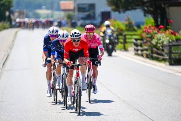 Tour de Suisse 2025 Stage 6 NEUHAUSEN AM RHEINFALL, SWITZERLAND - JUNE 20 : Schmid Mauro (SUI) of Team Jayco AlUla, Gregoire Romain (FRA) of Groupama FDJ, Kung Stefan (SUI) of Groupama FDJ, Sweeny Harry (AUS) of EF Education - Easypost in the escape pack during stage 6 of the 88th edition of Tour de Suisse an UCI World Tour 2.UWT cycling road race stage for Men Elite of 186.7 km with start in Chur and finish in Neuhausen am Rheinfall on June 20, 2025 in Neuhausen am Rheinfall, Switzerland, 20 06 2025 ( Motordriver Kenny Verfaillie - Neuhausen am Rheinfall Switzerland  Copyright: xVincentxKalutx