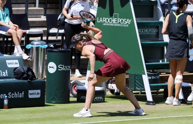 Paula Badosa (ESP) wütend, enttäuscht, muss wegen Verletzung aufgeben gegen Xinyu Wang (CHN) Steffi Graf Stadion HYLO Berlin Tennis Open Damen auf Rasen 20.06.2025