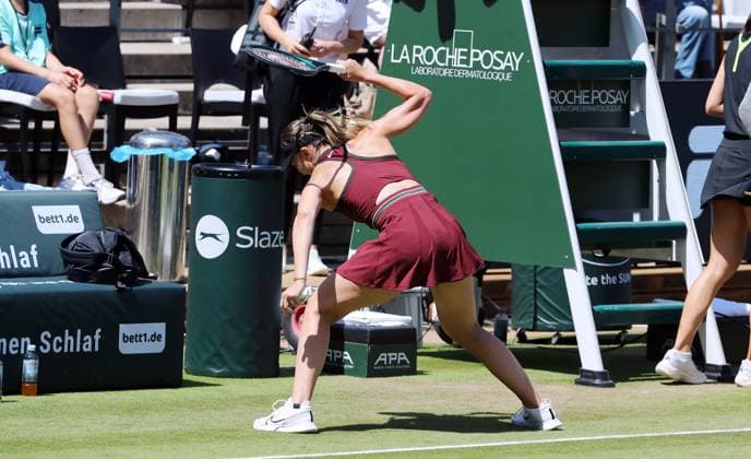 Paula Badosa (ESP) wütend, enttäuscht, muss wegen Verletzung aufgeben gegen Xinyu Wang (CHN) Steffi Graf Stadion HYLO Berlin Tennis Open Damen auf Rasen 20.06.2025