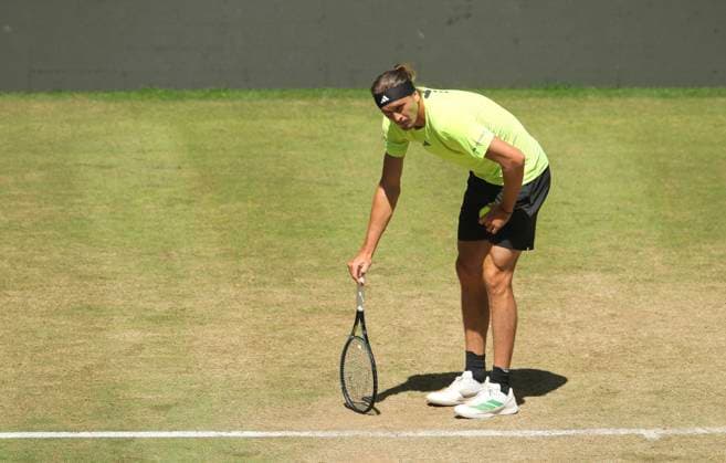 photo : Alexander ZVEREV (GER) ist kurz nach Spielbeginn verletzt Tennis-Turnier Terra Wortmann Cup im Gerry Weber Sportpark (OWL-Arena) in Halle Westfalen am Fr. 20.06.2025