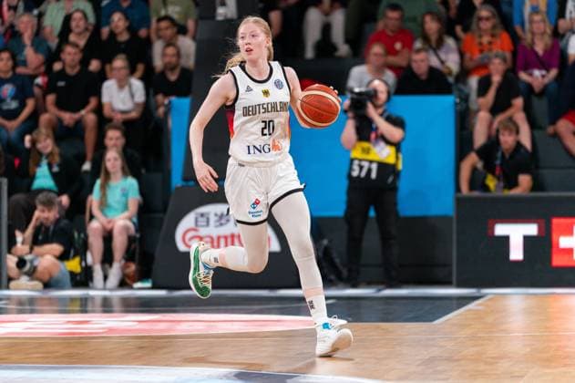 Frieda Buhner (Deutschland, 20) am Ball, Einzelbild, Einzelfoto, Portrait, Portraet, Freisteller, GER, Deutschland vs. Schweden, Basketball, FIBA Womens EuroBasket 2025, Spieltag 1, 19.06.2025 GER, Deutschland vs. Schweden, Basketball, FIBA Womens EuroBasket 2025, Spieltag 1, 19.06.2025 Hamburg *** Frieda Buhner Germany, 20 on the ball, single image, single photo, portrait, portrait, cropped, GER, Germany vs Sweden, basketball, FIBA Womens EuroBasket 2025, match day 1, 19 06 2025 GER, Germany vs Sweden, basketball, FIBA Womens EuroBasket 2025, match day 1, 19 06 2025 Hamburg Copyright: xEibner-Pressefoto MaxxVincenx EP_MVN
