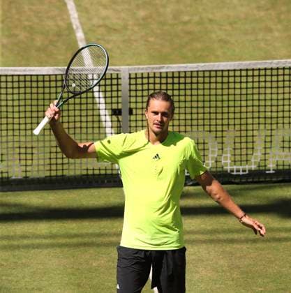 Sport Bilder des Tages photo : Alexander ZVEREV (GER) jubelt beim Matchball Tennis-Turnier Terra Wortmann Cup im Gerry Weber Sportpark (OWL-Arena) in Halle Westfalen am Fr. 20.06.2025
