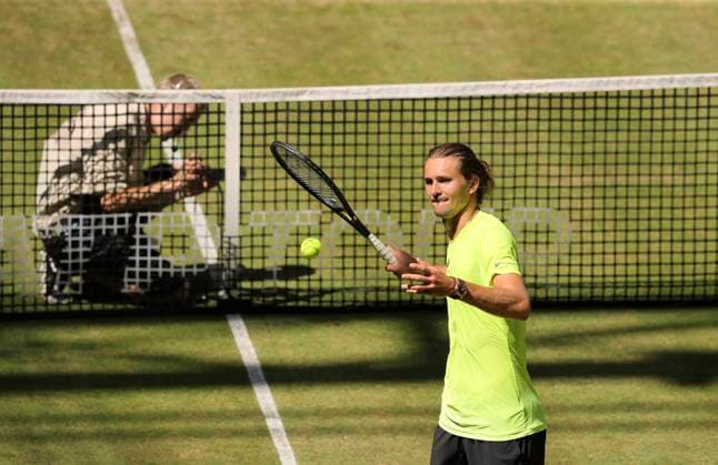 photo : Alexander ZVEREV (GER) jubelt nach seinem Matchball Tennis-Turnier Terra Wortmann Cup im Gerry Weber Sportpark (OWL-Arena) in Halle Westfalen am Fr. 20.06.2025