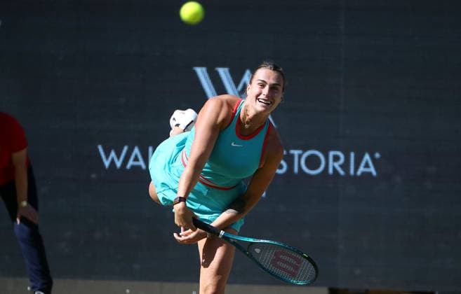 Aryna Sabalenka (BLR) beim Aufschlag im Steffi Graf Stadion HYLO Berlin Tennis Open Damen auf Rasen 20.06.2025