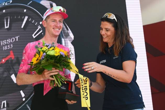 Tour de Suisse 2025 Stage 6 NEUHAUSEN AM RHEINFALL, SWITZERLAND - JUNE 20 : Sweeny Harry (AUS) of EF Education - EasyPost during the podium ceremony of stage 6 of the 88th edition of Tour de Suisse an UCI World Tour 2.UWT cycling road race stage for Men Elite of 186.7 km with start in Chur and finish in Neuhausen am Rheinfall on June 20, 2025 in Neuhausen am Rheinfall, Switzerland, 20 06 2025 ( Motordriver Kenny Verfaillie - Neuhausen am Rheinfall Switzerland  Copyright: xVincentxKalutx