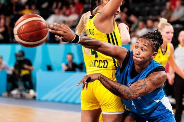 Sport Bilder des Tages FIBA Women’s EuroBasket 2025: ; 20.06.2025 Savannah Wilkinson (Grossbritannien, 12) am Ball, Pass FIBA Women’s EuroBasket 2025: Schweden - Grossbritannien; Hamburg, Inselpark Arena am 20.06.2025 Copyright: xBEAUTIFULxSPORTS Wunderlx