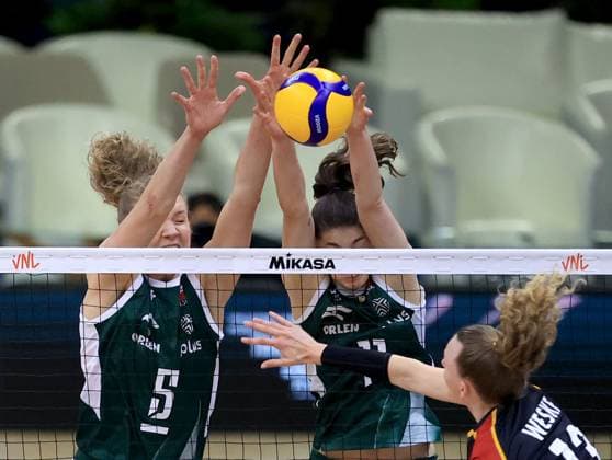 20.06.2025 Belgrade(Serbia) Germany-Poland Women s volleyball Nations League Agnieszka Korneluk (L),Martyna Lukasik(C) Poland double block stopped shoot of Emilia Weske(R) Germany :