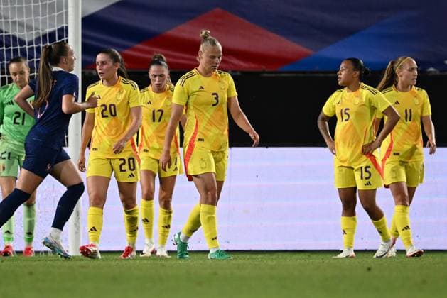 250620 FRANCE VS BELGIUM players of Belgium with Ella Van Kerkhoven (3) of Belgium pictured looking dejected and disappointed during a friendly game between the national teams of France and Belgium, called the Red Flames ahead of the Women™s Euro 2025 competition, on Friday 20 June 2025 in Leuven , Belgium . PHOTO SPORTPIX David Catry Leuven Den Dreef Belgium  Copyright: xSportpix.bex xDavidxCatryxDavidxCatryx