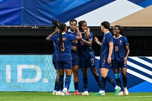 250620 FRANCE VS BELGIUM Kelly Gago (15) of France scores 1-0 and France celebrate during a friendly game between the national teams of France and Belgium, called the Red Flames, ahead of the European Championship, EM, Europameisterschaft in Switzerland 2025, on Friday 20 June 2025 in Valenciennes , France . PHOTO SPORTPIX Stijn Audooren Valenciennes Stade du Hainaut France  Copyright: xSportpix.bex xStijnxAudoorenxStijnxAudoorenx