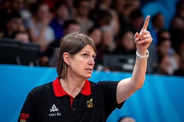 Basketball Hamburg 20.06.2025 FIBA Women™s Eurobasket 2025 Vorrunde Gruppe D Spanien (ESP) - Deutschland (GER) Lisa Thomaidis (Deutschland, Trainer) *** Basketball Hamburg 20 06 2025 FIBA Women™s Eurobasket 2025 Preliminary Round Group D Spain ESP Germany GER Lisa Thomaidis Germany, Coach