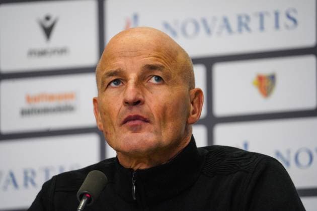 Peter Zeidler wird Trainer von Lausanne und übernimmt zur neuen Saison das Traineramt beim Schweizer Erstligisten. Der erfahrene deutsche Coach war zuvor mehrere Jahre beim FC St. Gallen und zuletzt beim VfL Bochum tätig. Mit dem Wechsel bleibt er der Super League erhalten und soll die Mannschaft sportlich stabilisieren. Basel St. Jakob Park Schweiz *** Peter Zeidler becomes coach of Lausanne Sport and takes over as coach of the Swiss first division club for the new season The experienced German coach previously spent several years at FC St Gallen and most recently at VfL Bochum With the move, he will remain in the Super League and is expected to stabilize the team in sporting terms Basel St Jakob Park Switzerland Copyright: xJOERANxSTEINSIEKx