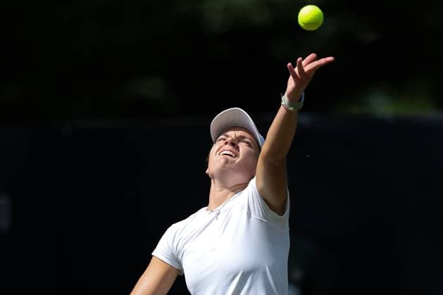 Bad Homburg am 21.06.2025 Tennis Damen Turnier WTA, Tennis Damen 500 Bad Homburg Open powered by Solarwatt 2025, Match Cat McNally (USA) gegen Viktoria Azarenka v.l., Cat McNally (USA) macht einen Aufschlag. Copyright: JoaquimxFerreira