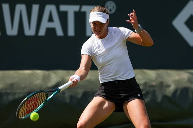 Bad Homburg am 21.06.2025 Tennis Damen Turnier WTA, Tennis Damen 500 Bad Homburg Open powered by Solarwatt 2025, Match Cat McNally (USA) gegen Viktoria Azarenka v.l., Cat McNally (USA) spielt eine Vorhand. Copyright: JoaquimxFerreira