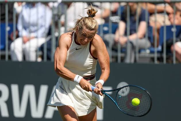 Sport Themen der Woche KW25 Sport Bilder des Tages Bad Homburg am 21.06.2025 Tennis Damen Turnier WTA, Tennis Damen 500 Bad Homburg Open powered by Solarwatt 2025, Match Cat McNally (USA) gegen Viktoria Azarenka v.l., Viktoria Azarenka spielt eine Rückhand. *** Bad Homburg on 21 06 2025 Womens Tennis Tournament WTA 500 Bad Homburg Open powered by Solarwatt 2025, Match Cat McNally USA against Viktoria Azarenka v l , Viktoria Azarenka plays a backhand Copyright: JoaquimxFerreira