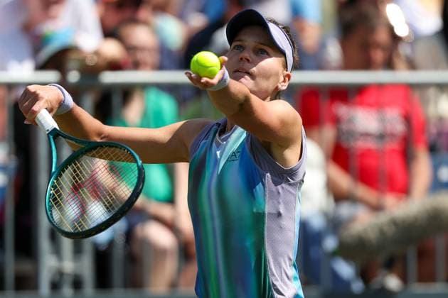 Sport Bilder des Tages Bad Homburg am 21.06.2025 Tennis Damen Turnier WTA, Tennis Damen 500 Bad Homburg Open powered by Solarwatt 2025 Veronika Kudermetova gegen Arantxa Rus (NL) v.l., Veronika Kudermetova macht einen Aufschlag. Copyright: JoaquimxFerreira