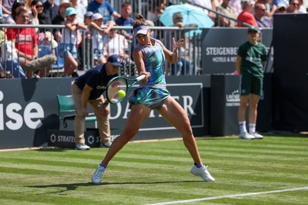 Bad Homburg am 21.06.2025 Tennis Damen Turnier WTA, Tennis Damen 500 Bad Homburg Open powered by Solarwatt 2025 Veronika Kudermetova gegen Arantxa Rus (NL) v.l., Veronika Kudermetova spielt eine Vorhand. Copyright: JoaquimxFerreira