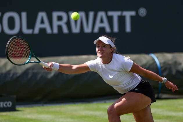 Bad Homburg am 21.06.2025 Tennis Damen Turnier WTA, Tennis Damen 500 Bad Homburg Open powered by Solarwatt 2025, Match Cat McNally (USA) gegen Viktoria Azarenka v.l., Cat McNally (USA) spielt eine Vorhand. Copyright: JoaquimxFerreira