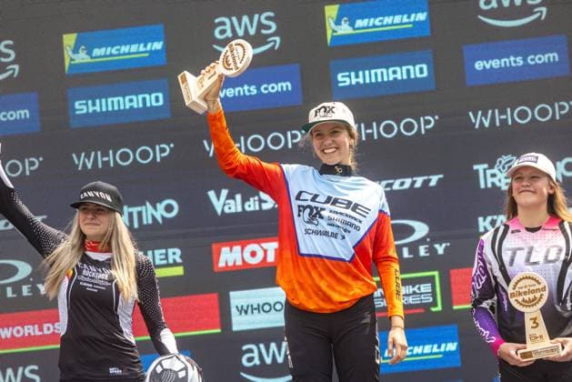 Whoop Mountainbike Downhill Worldcup Val di Sole Rosa ZIERL (CUBE FACTORY RACING) - also leads the overall Aletha OSTGAARD (CANYON CLLCTV FACTORY TEAM) Kate HASTINGS at Whoop Mountainbike Downhill Worldcup Val di Sole, 21.06.2025,in , Foto: Sebastian Sternemann