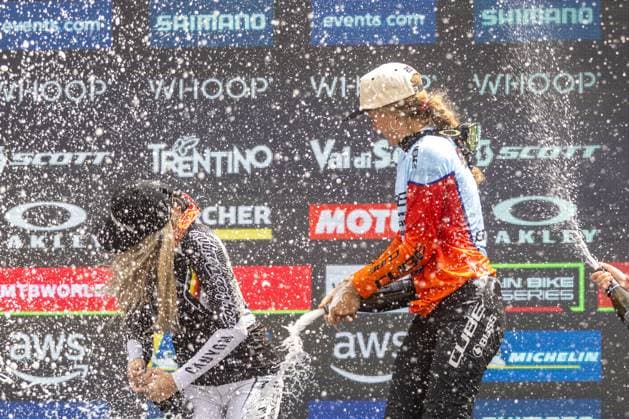 Whoop Mountainbike Downhill Worldcup Val di Sole Rosa ZIERL (CUBE FACTORY RACING) - also leads the overall Aletha OSTGAARD (CANYON CLLCTV FACTORY TEAM) Kate HASTINGS at Whoop Mountainbike Downhill Worldcup Val di Sole, 21.06.2025,in , Foto: Sebastian Sternemann