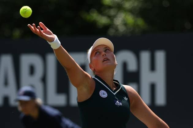Bad Homburg am 21.06.2025 Tennis Damen Turnier WTA, Tennis Damen 500 Bad Homburg Open powered by Solarwatt 2025, Match Olga Danilovic (SER) gegen Natasja Schunk (GER) , v.l., Natasja Schunk (GER) macht einen Aufschlag. Copyright: JoaquimxFerreira