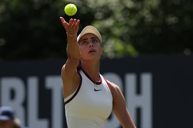 Bad Homburg am 21.06.2025 Tennis Damen Turnier WTA, Tennis Damen 500 Bad Homburg Open powered by Solarwatt 2025, Match Olga Danilovic (SER) gegen Natasja Schunk (GER) , v.l., Olga Danilovic (SER) macht einen Aufschlag. Copyright: JoaquimxFerreira
