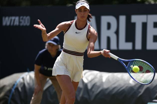 Bad Homburg am 21.06.2025 Tennis Damen Turnier WTA, Tennis Damen 500 Bad Homburg Open powered by Solarwatt 2025, Match Olga Danilovic (SER) gegen Natasja Schunk (GER) , v.l., Olga Danilovic (SER) spielt eine Vorhand. Copyright: JoaquimxFerreira
