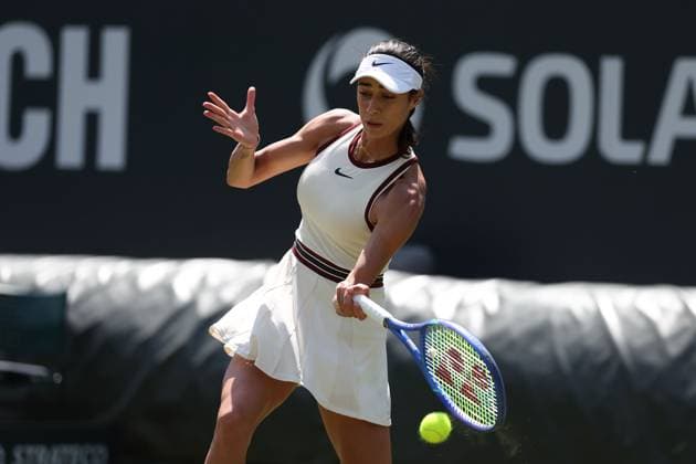 Bad Homburg am 21.06.2025 Tennis Damen Turnier WTA, Tennis Damen 500 Bad Homburg Open powered by Solarwatt 2025, Match Olga Danilovic (SER) gegen Natasja Schunk (GER) , v.l., Olga Danilovic (SER) spielt eine Vorhand. Copyright: JoaquimxFerreira