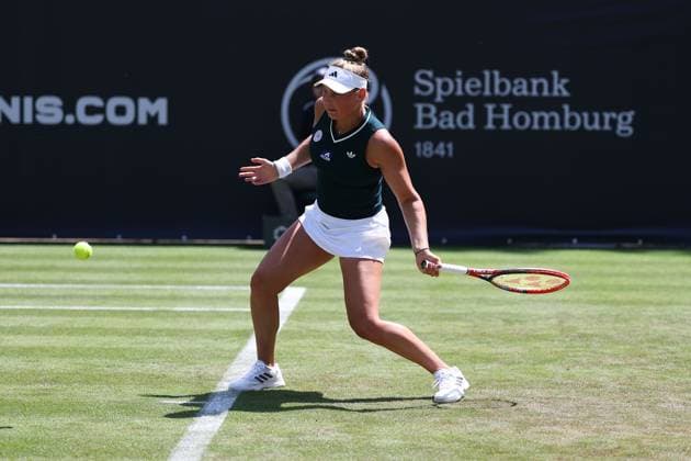 Bad Homburg am 21.06.2025 Tennis Damen Turnier WTA, Tennis Damen 500 Bad Homburg Open powered by Solarwatt 2025, Match Olga Danilovic (SER) gegen Natasja Schunk (GER) , v.l., Natasja Schunk (GER) spielt eine Vorhand. Copyright: JoaquimxFerreira
