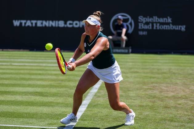 Bad Homburg am 21.06.2025 Tennis Damen Turnier WTA, Tennis Damen 500 Bad Homburg Open powered by Solarwatt 2025, Match Olga Danilovic (SER) gegen Natasja Schunk (GER) , v.l., Natasja Schunk (GER) spielt eine Vorhand. Copyright: JoaquimxFerreira