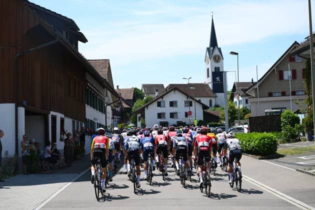 Tour de Suisse 2025 Stage 7 EMMETTEN, SWITZERLAND - JUNE 21 : Illustration picture of the peloton during stage 7 of the 88th edition of Tour de Suisse an UCI World Tour 2.UWT cycling road race stage for Men Elite of 207.3 km with start in Neuhausen am Rheinfall and finish in Emmetten on June 21, 2025 in Emmetten, Switzerland, 21 06 2025 ( Motordriver Kenny Verfaillie - Emmetten Switzerland  Copyright: xVincentxKalutx